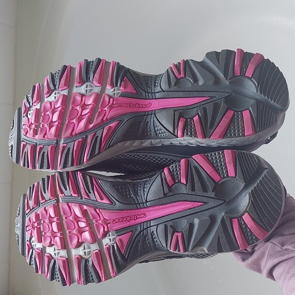 New Balance All Terrain Women’s 411 V2 “Grey Pink” Size 10 - Picture 6 of 7